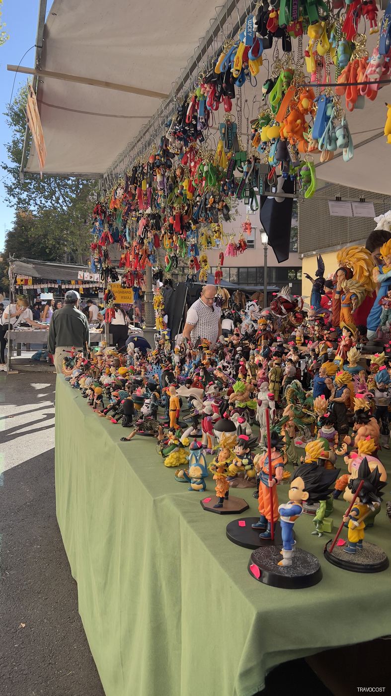 Flea market in Madrid — Cities — Travocost photography